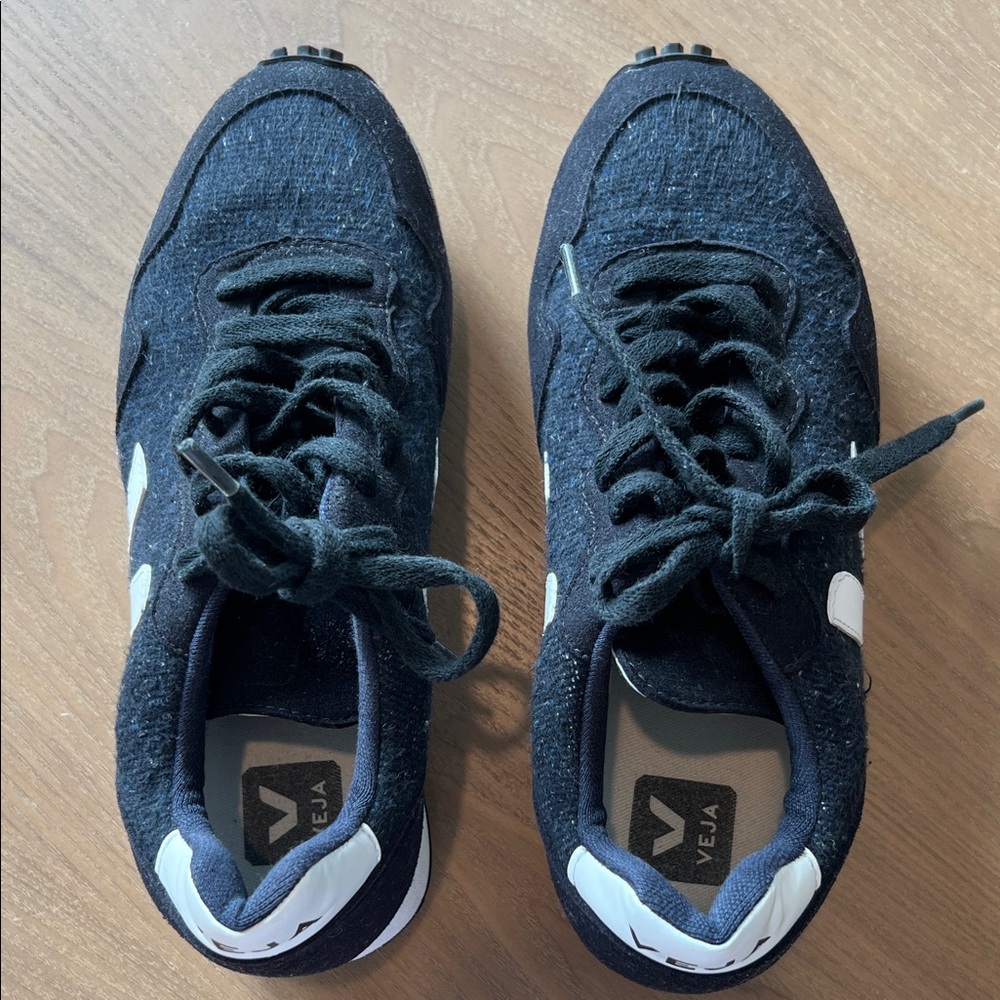 Veja Women’s Black, Blue, White Athletic Sneakers - Size 7 - Picture 4 of 16